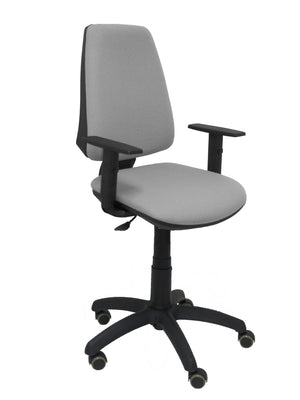 Silla Elche CP bali gris claro brazos regulables ruedas de parquet