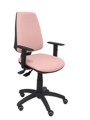 Silla Elche S bali rosa pálido brazos regulables ruedas de parquet