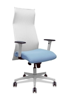 Sillón Sahuco blanco bali azul cielo brazos blancos base blanca ruedas parqué 65mm