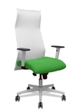 Sillón Sahuco blanco bali verde brazos blancos base blanca ruedas parqué 65mm