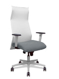 Sillón Sahuco blanco bali gris brazos blancos base blanca ruedas parqué 65mm
