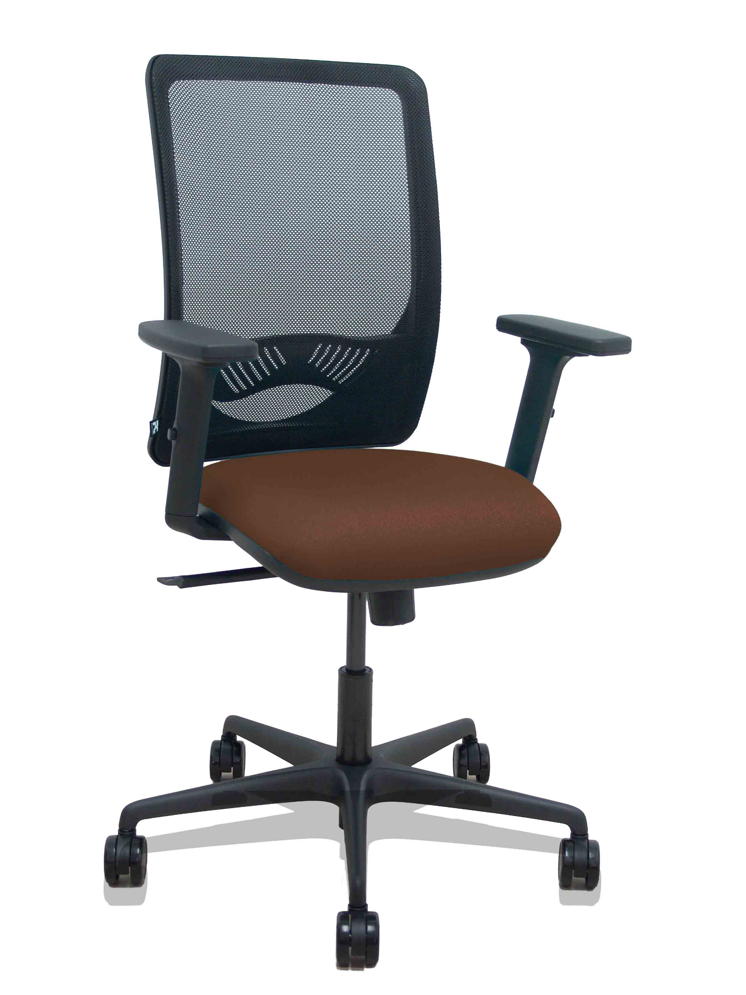 Silla Zulema sincro malla negra asiento bali marrón oscuro brazos 2D ruedas 65mm