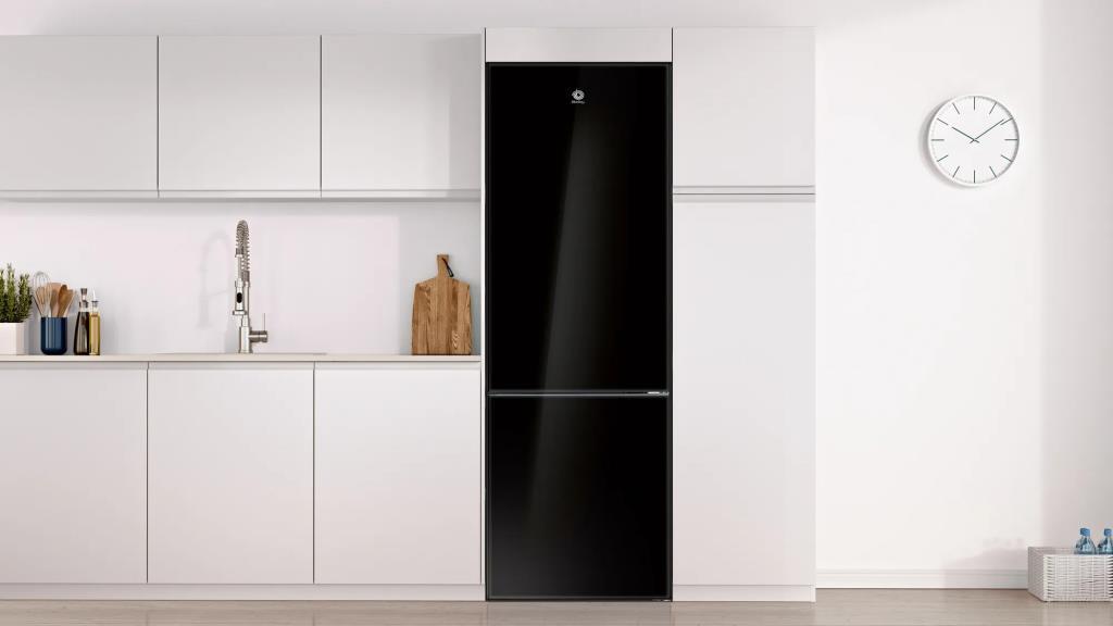 Frigorífico Combi Balay 3KFD765NI - Clase D, 203x60cm, 368L, NoFrost, Cajón 0ºC, Cristal Negro